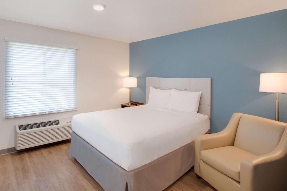 Queen Room with Roll-In Shower - Disability Access/Non-Smoking interior